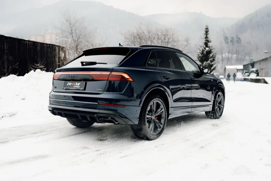 audi q8 modra
