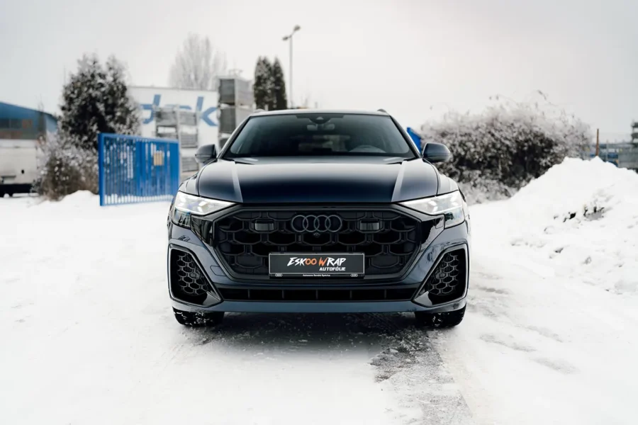 audi q8 modra