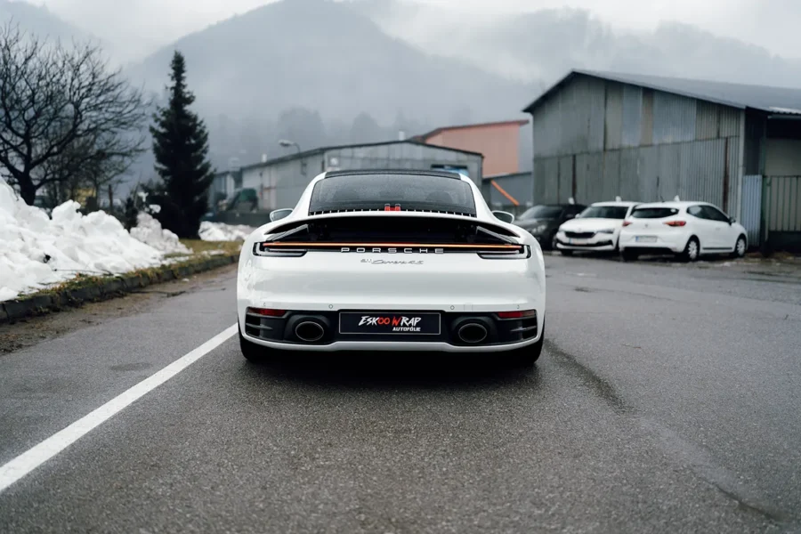 porsche 911 biele